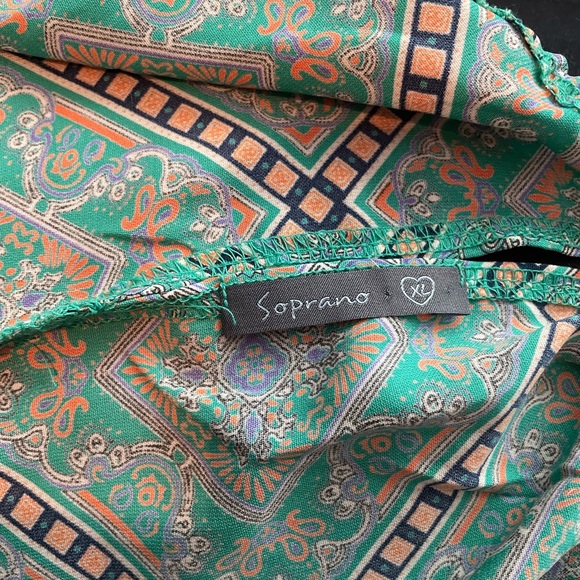 Supreme summer halter dress - Picture 3 of 3